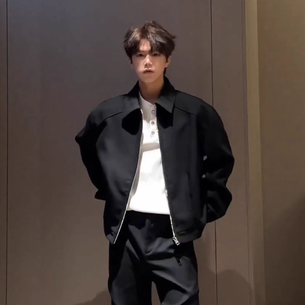 Shoulder-padded Cropped Avant-garde And Stylish Black Tech-inspired Jacket