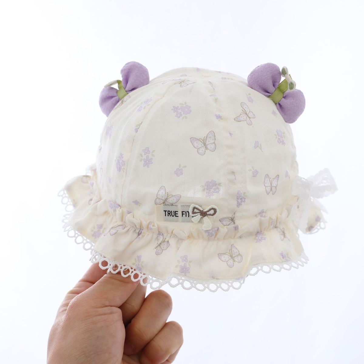 Children's Butterfly Lace Brimmed Hat With A Bow Decoration At The Edge Is Sweet And Adorable. It Is A Short Brimmed Fisherman Hat Suitable For Outdoor Outings.