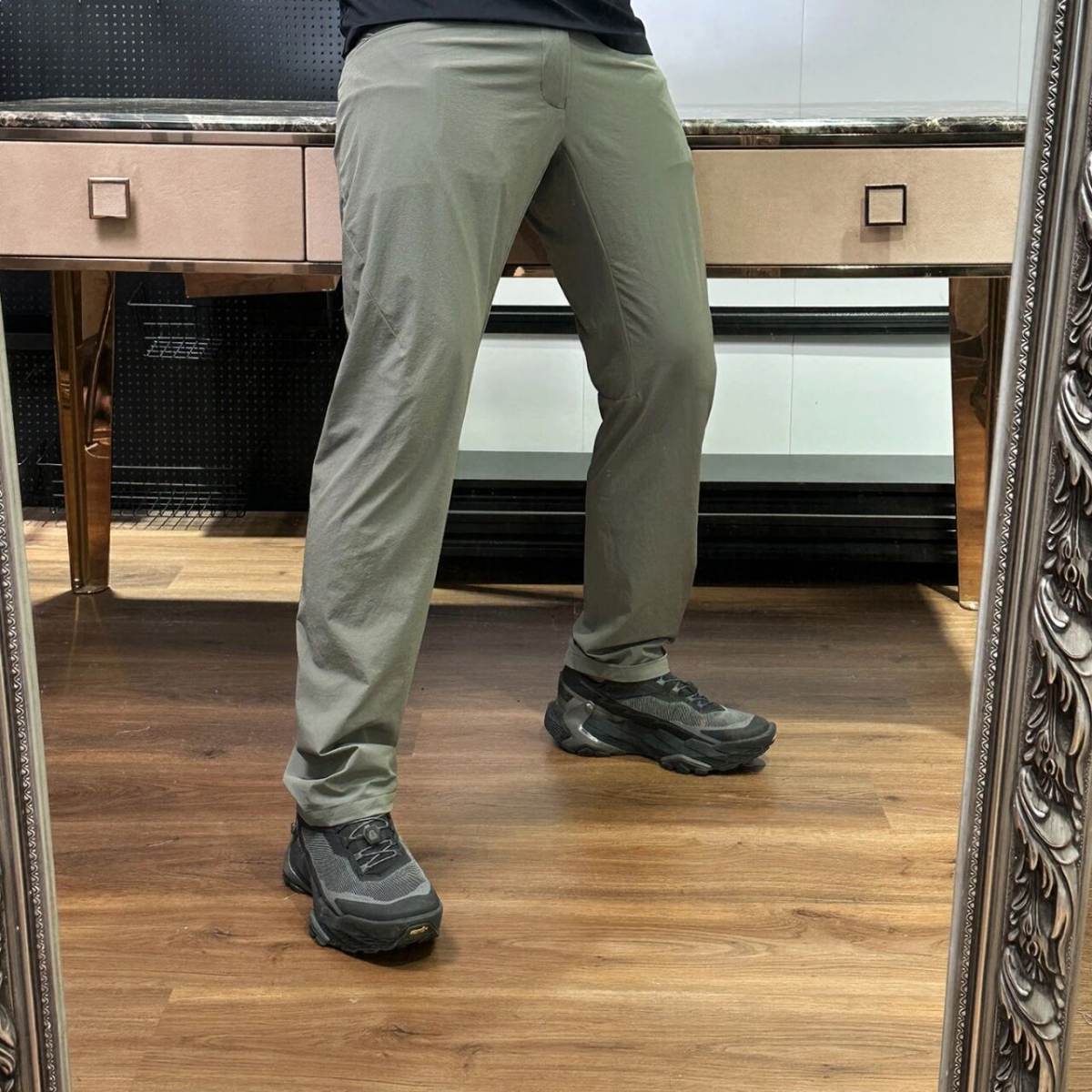 Men Straight Fit Tech Wear Pants Lightweight Quick Dry Water Repellent Stretch Nylon Trousers Wrinkle Free Business Office Casual City Walking Camping Travel Pants Multi Pockets