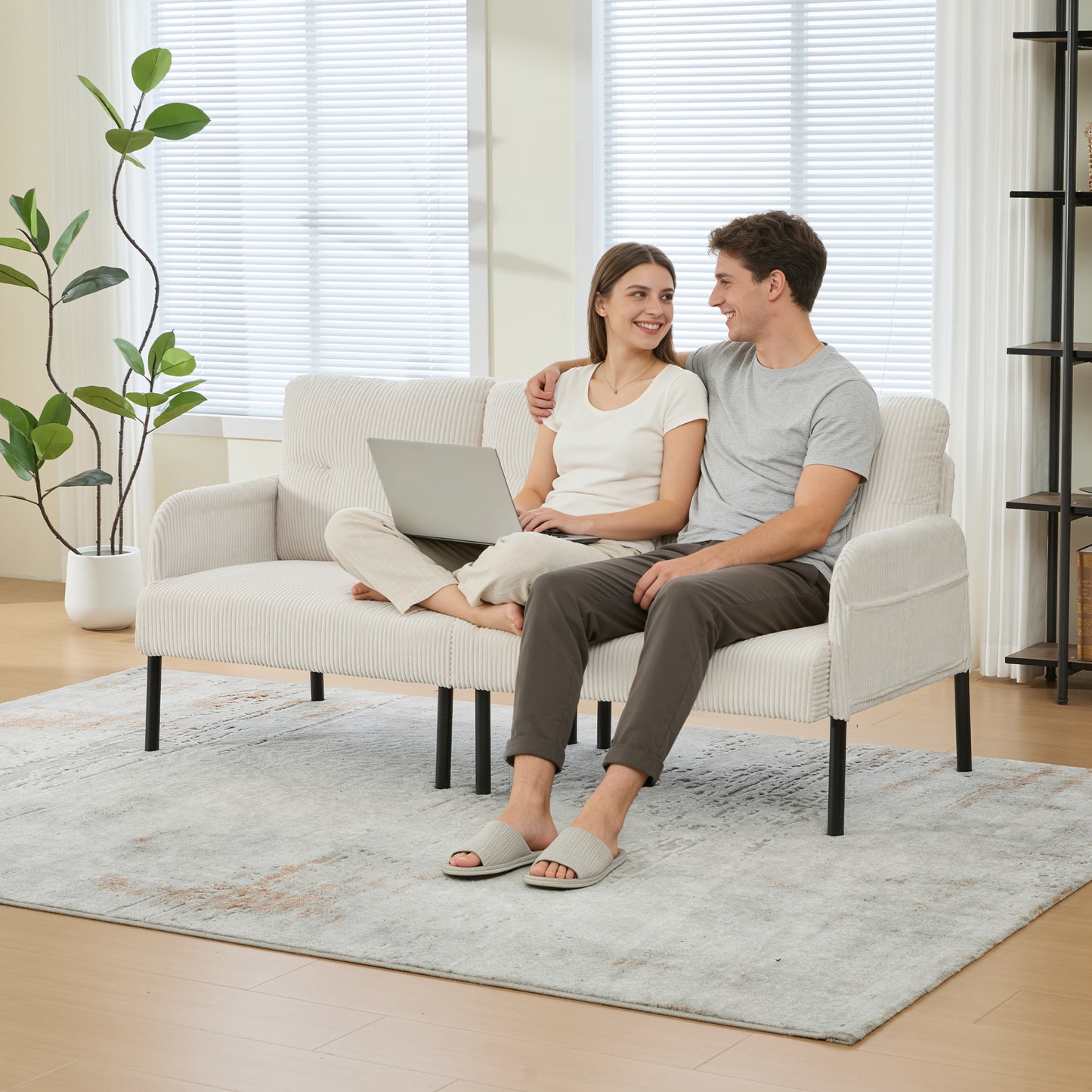 Corduroy Three-seater With Soft Comfort Upholstery, High Backrest And Practical Side Pockets. Sturdy Metal Feet And Sturdy Construction. Versatile For Living Room, Bedroom Or Home Office.