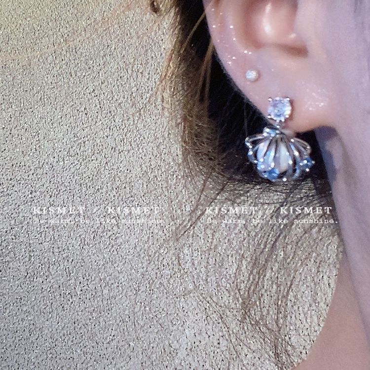 Designer Shell & Pearl Earrings, New Light Luxury Niche High-end Stud Earrings For Women