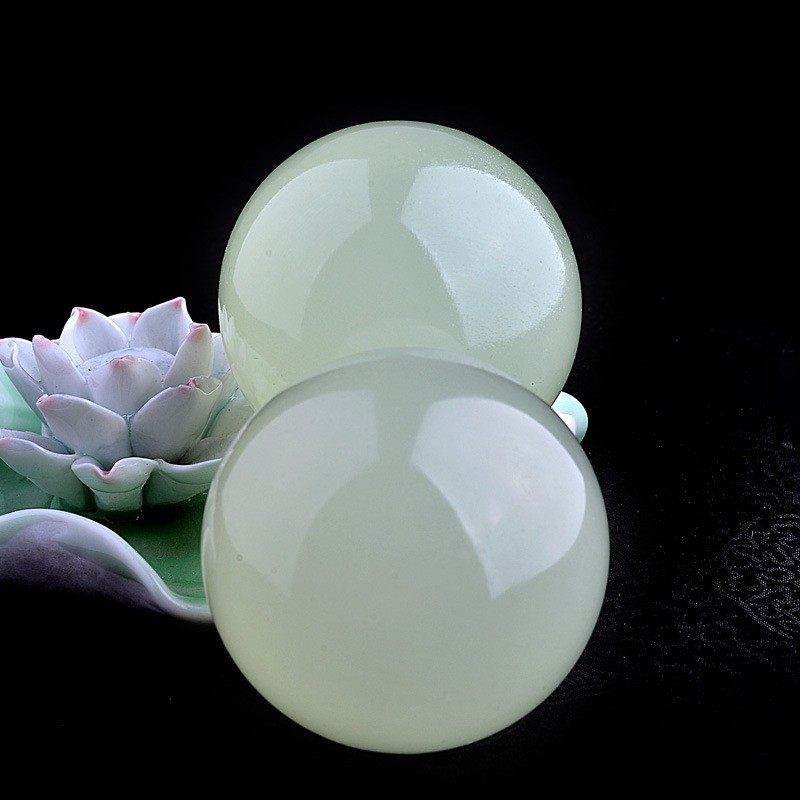 Ice-type Afghan White Jade Hand-carved Fitness Ball Health-care Jade Ball