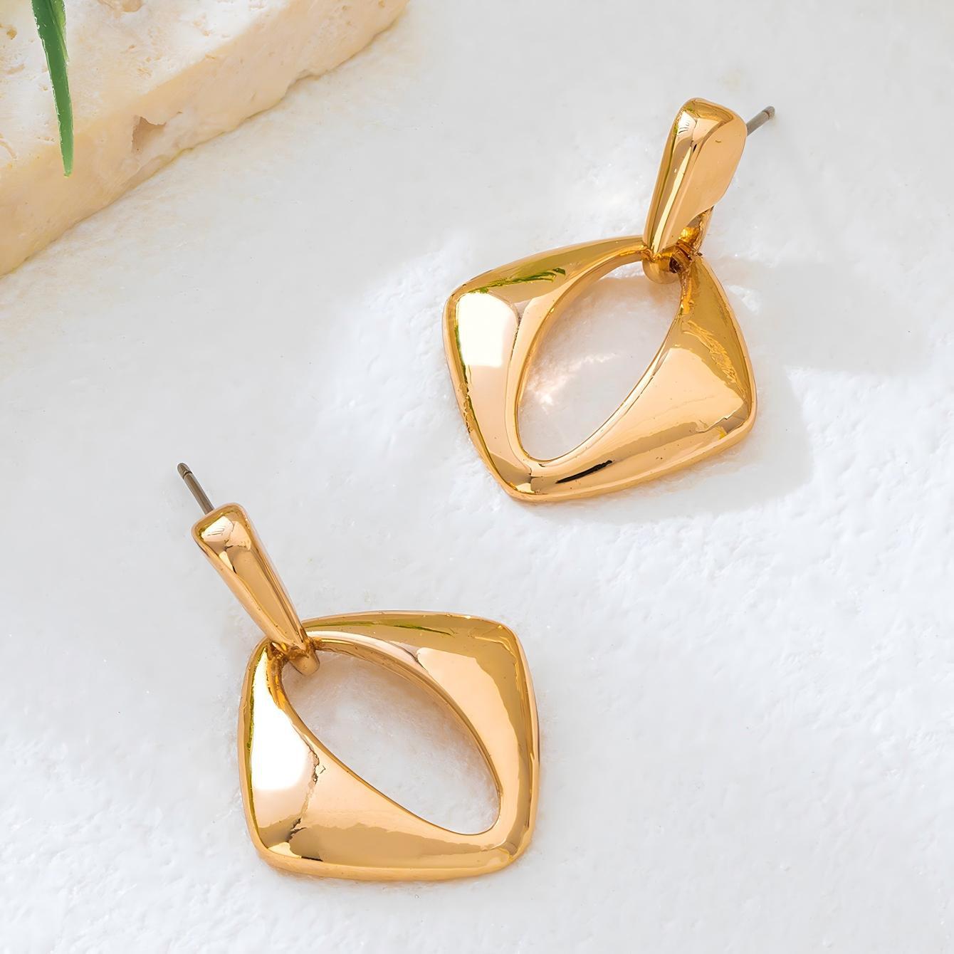 Korean-style Geometric Rhombus Earrings For Women, Stylish & Personalized Hollow Dangle Earrings, Minimalist Cold Style, Versatile For Daily Commute, Delicate Fashion Jewelry For Wholesale.