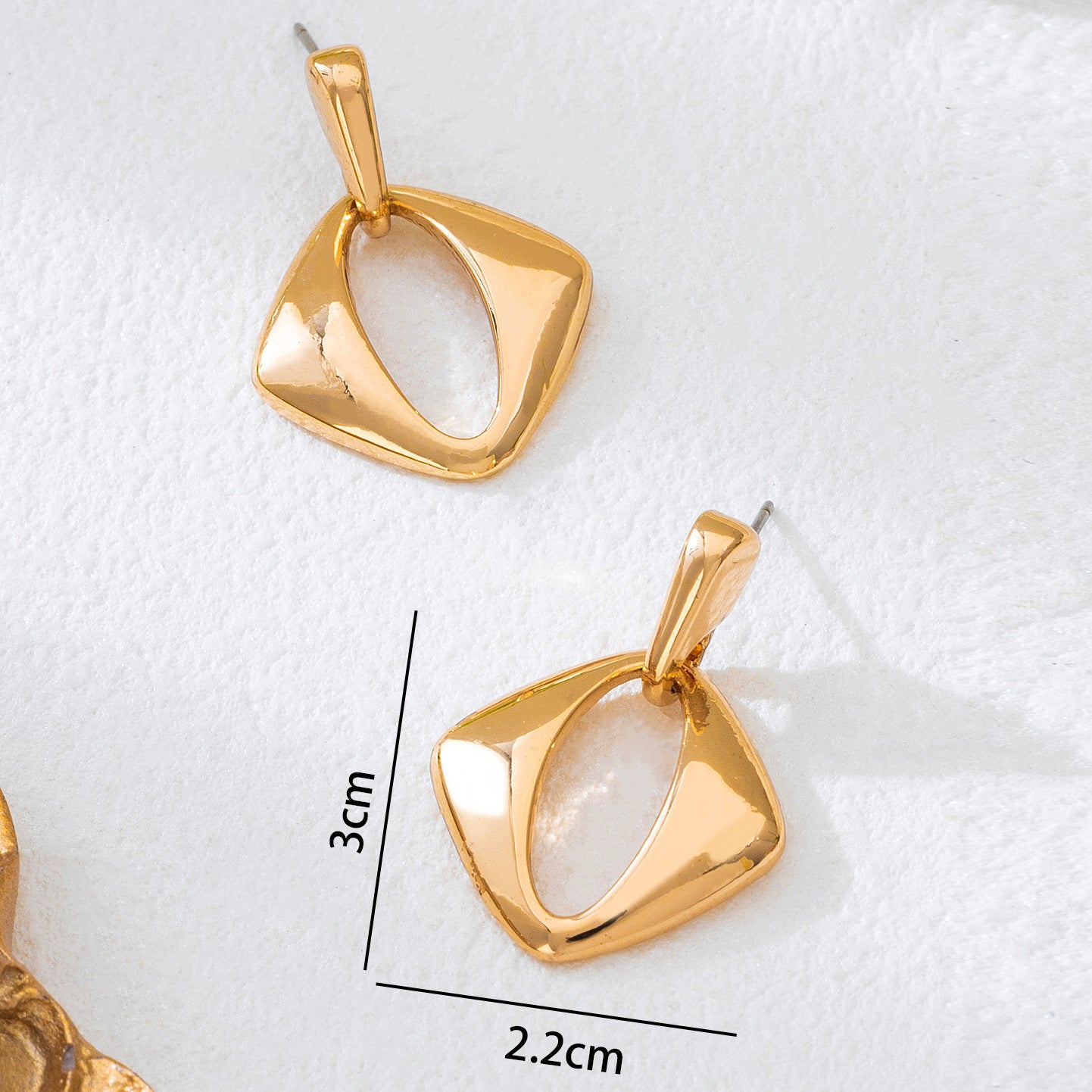 Korean-style Geometric Rhombus Earrings For Women, Stylish & Personalized Hollow Dangle Earrings, Minimalist Cold Style, Versatile For Daily Commute, Delicate Fashion Jewelry For Wholesale.