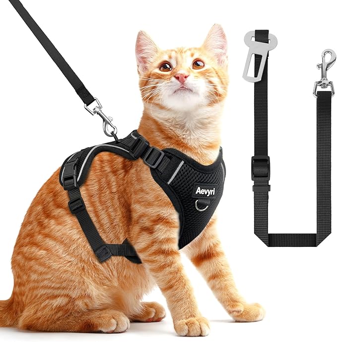 Cat Harness, Cat Harness and Leash for Walking, Adjusted in Four Directions and Breathable Cat Harness for Anti Escape tha...