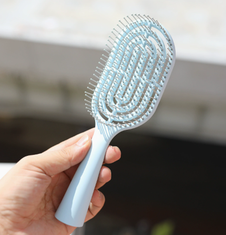The Mini Portable Hair Straightening Comb Is Suitable For Women To Use