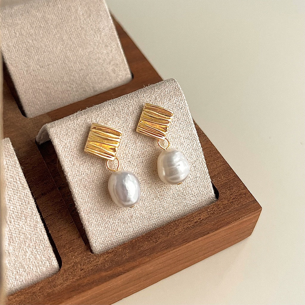 French Vintage Elegant Earrings Women Freshwater Pearl Stud Earrings Enamel Premium Gift