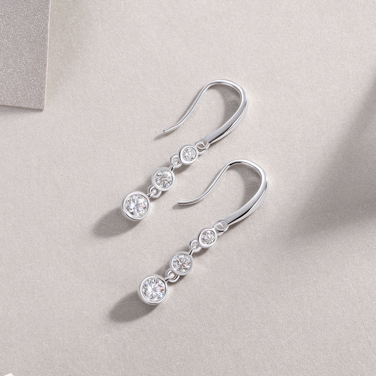 S925 Sterling Silver Three-Stone Drop Earrings, D-VVS1 Moissanite Bezel-Set Dangle, Platinum Plated 1.8g Women's Jewelry Gift Box