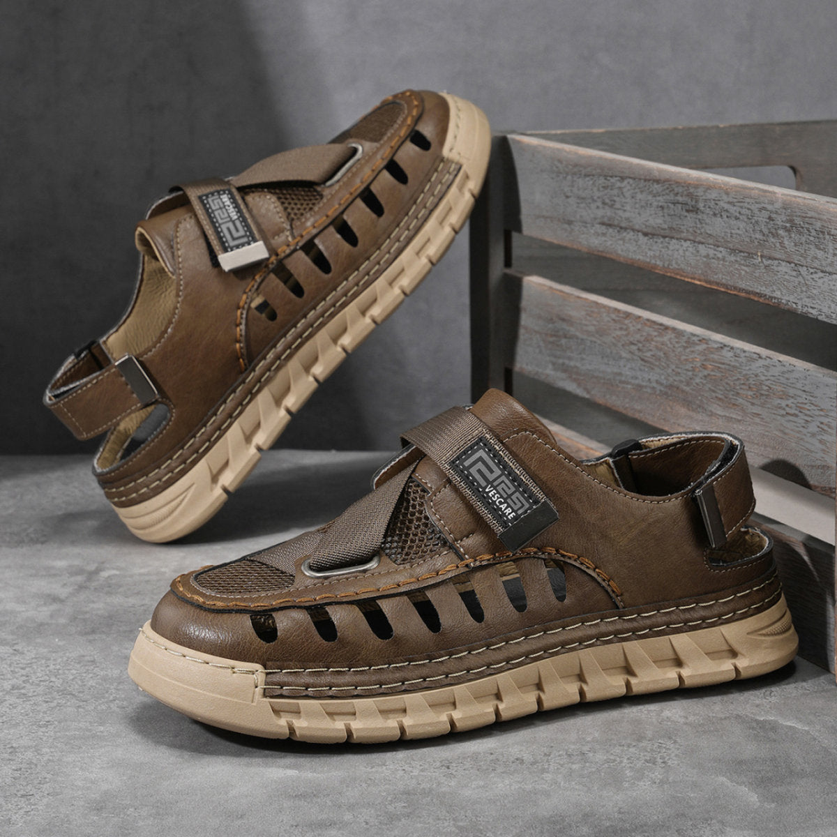 Trendy Outdoor Men's Closed Toe Beach Sandals, Hollow Sweat-Wicking Breathable Slip-On Soft Sole Clogs For Summer