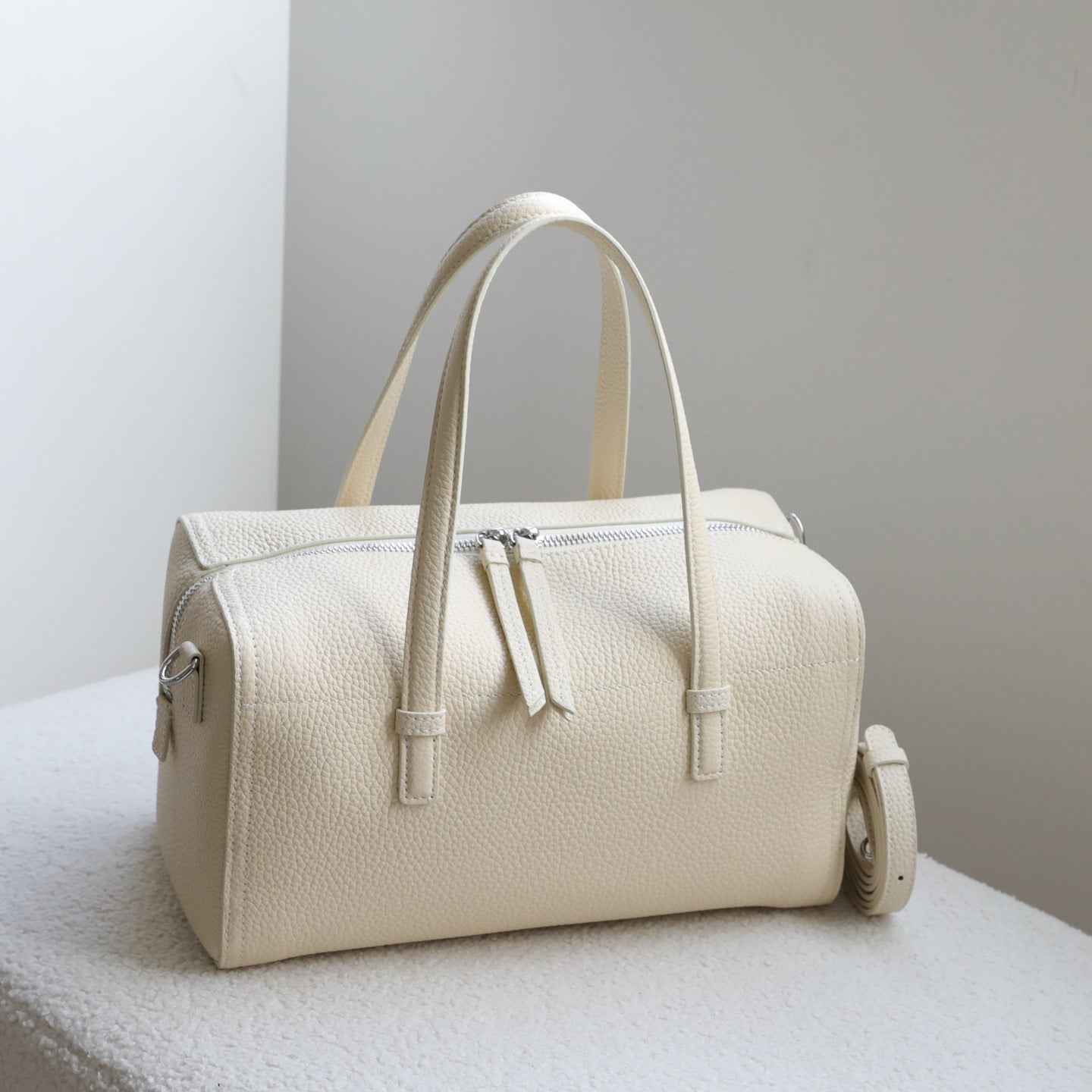 Korean-style Minimalist First-layer Cowhide Boston Pillow Bag