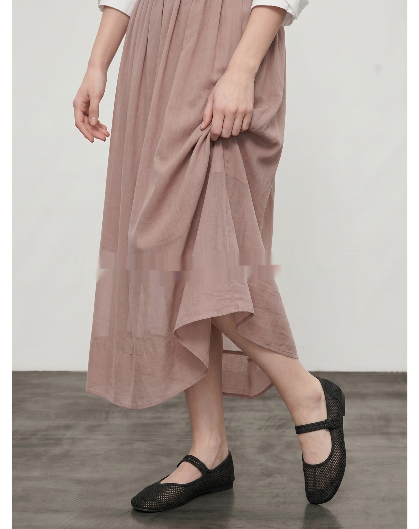 Elastic High-waisted Pleated Midi Skirt With A Flowing Full Hem For Workwear Styling