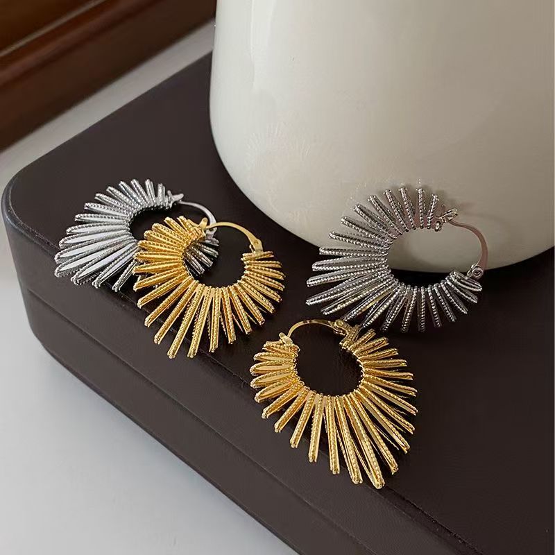 2026 Hot New Egyptian Gold Metal Ear Cuffs, French Retro Minimalist Luxury Earrings