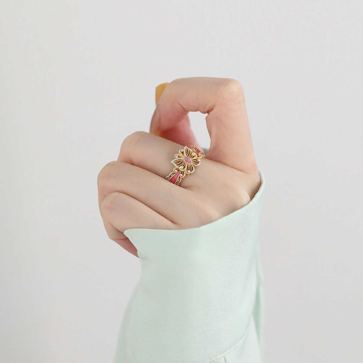 1pcs 999.9 Sterling Silver Gold-Plated Filigree Butterfly Ring, Luxury Retro Style, Ideal For Birthdays & Holiday Gifts