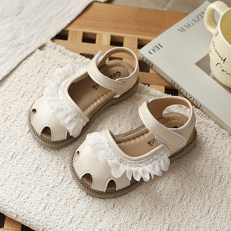 2026 Summer New Korean Style Girls Closed Toe Hollow Out Sequin Princess Sandals Soft Sole Beach Shoes Match Dress