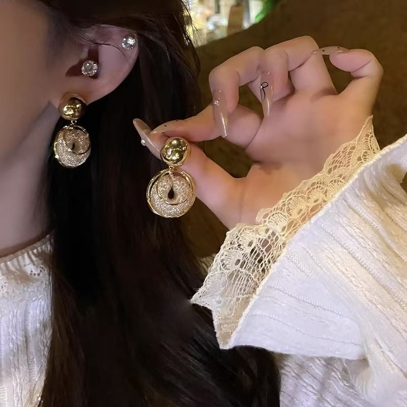2026 New Luxurious Gold Wire Hoop Earrings, Retro Stylish Versatile Bestseller With Premium Texture
