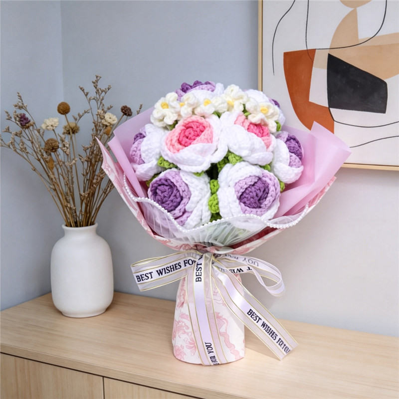 Hand-crocheted Gradient Rose Bouquet, Paired With Daisy-themed Yarn Flowers, Pearl-decorated Packaged Floral Gift.