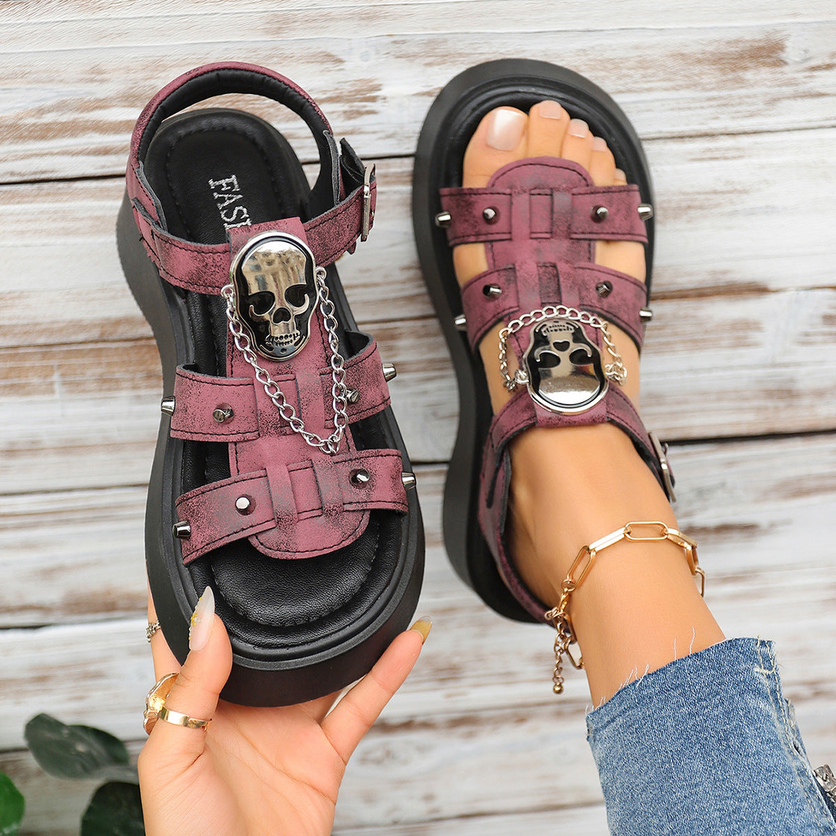 Summer New Style Strappy Sandals With A Buckle Strap