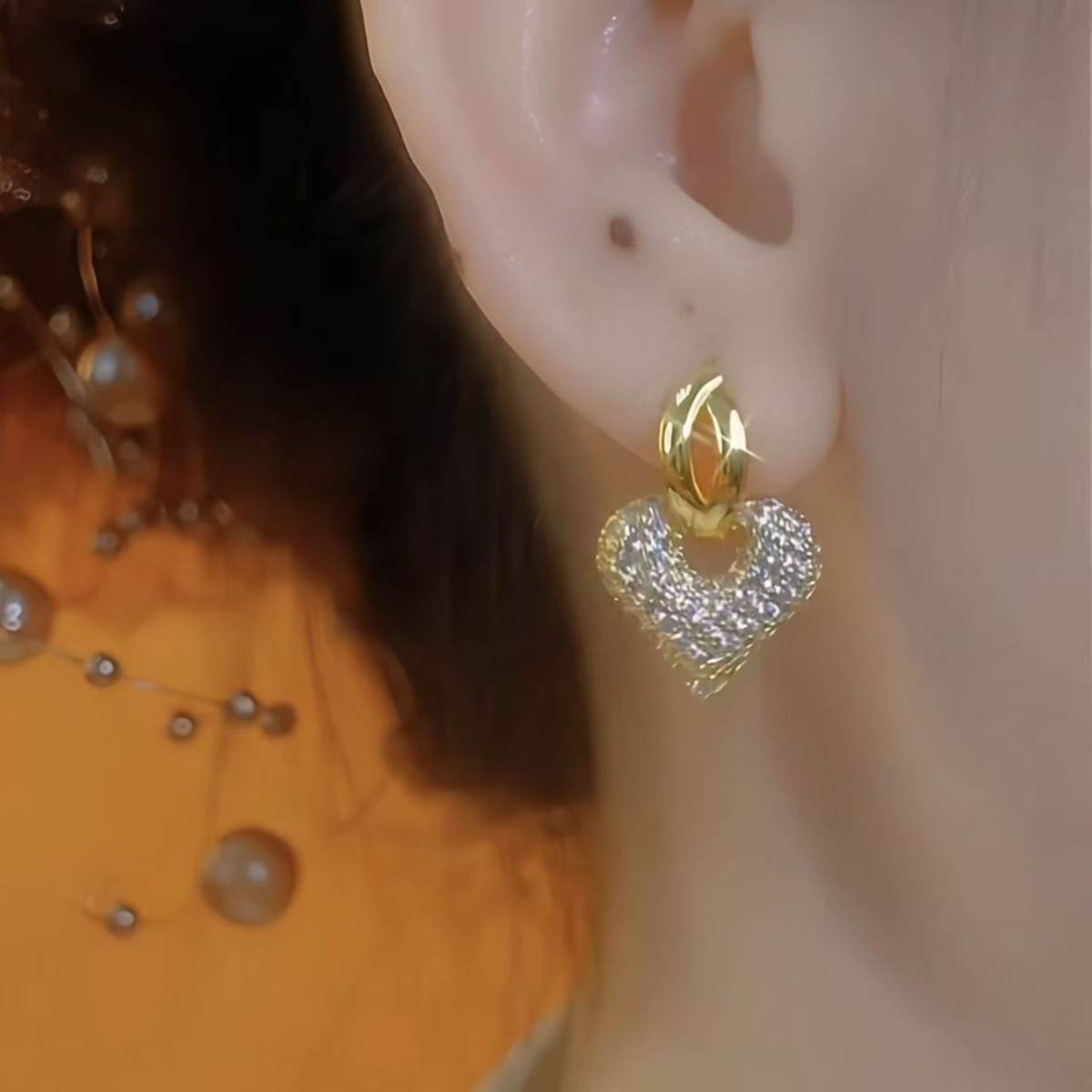 2026 New Korean Sweet Tiny Gold Rhinestone Heart Earrings For Women, High-End Fashion Elegant Stunning Daily Ear Jewelry