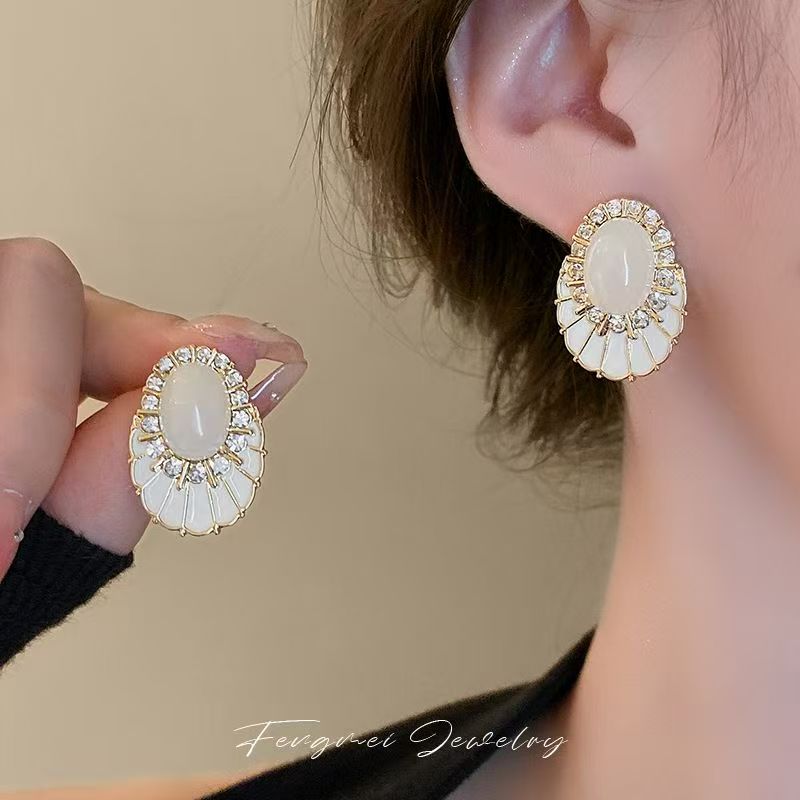 French Vintage Diamond Inlaid Geometric Fan Earrings, Light Luxury Niche Mid-Century Elegant Fashion Stud Ear Jewelry For Women