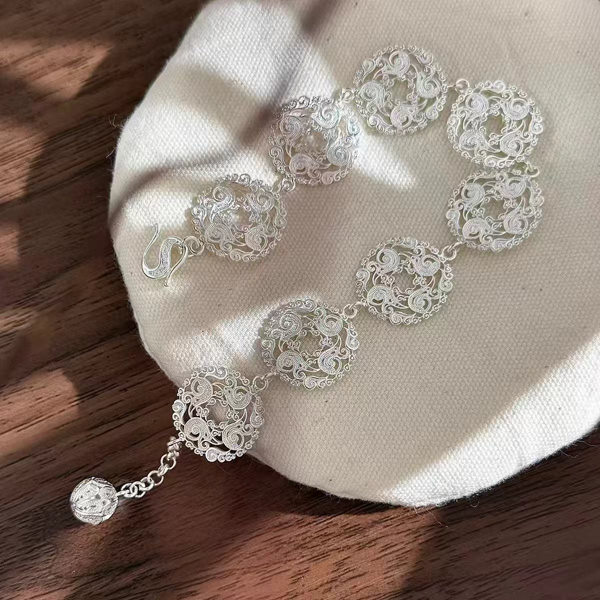 1pc 999 Sterling Silver Hollow Filigree Round Charm Bracelet, Retro Chinese Style, Perfect For Daily Wear, Parties & Valentine's Gifts