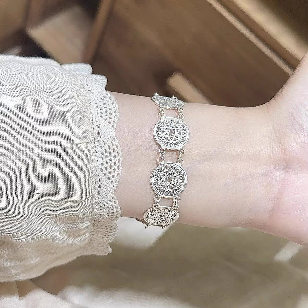 1pc 999 Sterling Silver Ethnic Style Filigree Disc Bracelet, Retro Style, Perfect For Daily Wear And Valentine's Gift
