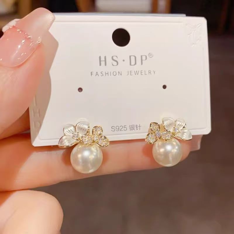 French Light Luxury White Enamel Pearl Flower Stud Earrings For Women, Exquisite Elegant Niche Designer Versatile Fashion Ear Jewelry