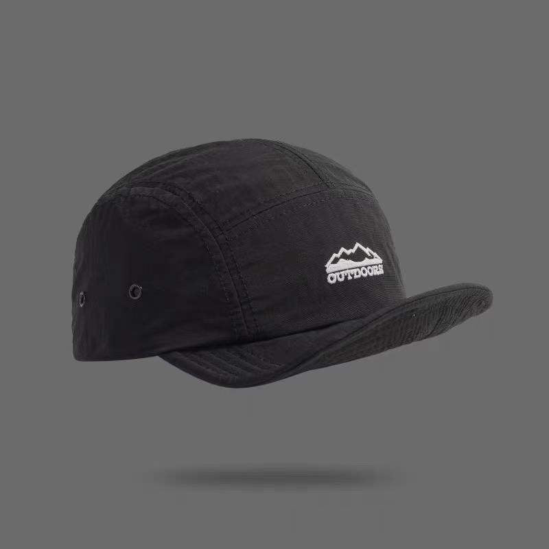 A Single-color Soft-brim Lightweight Quick-drying Fashionable Retro-style Letter Icon Baseball Cap, Suitable For Outdoor Activities In Spring And Summer.