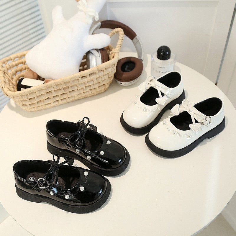 2026 Spring & Autumn New British Style Patent Leather Shoes, Fashion Girls' Flat Shoes With Pearl Bow & Heart Decor