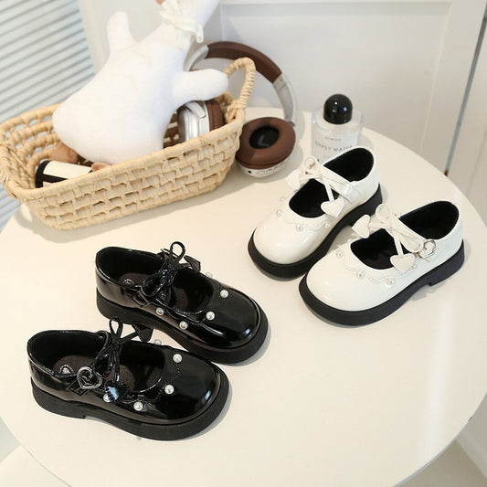 2026 Spring & Autumn New British Style Patent Leather Shoes, Fashion Girls' Flat Shoes With Pearl Bow & Heart Decor