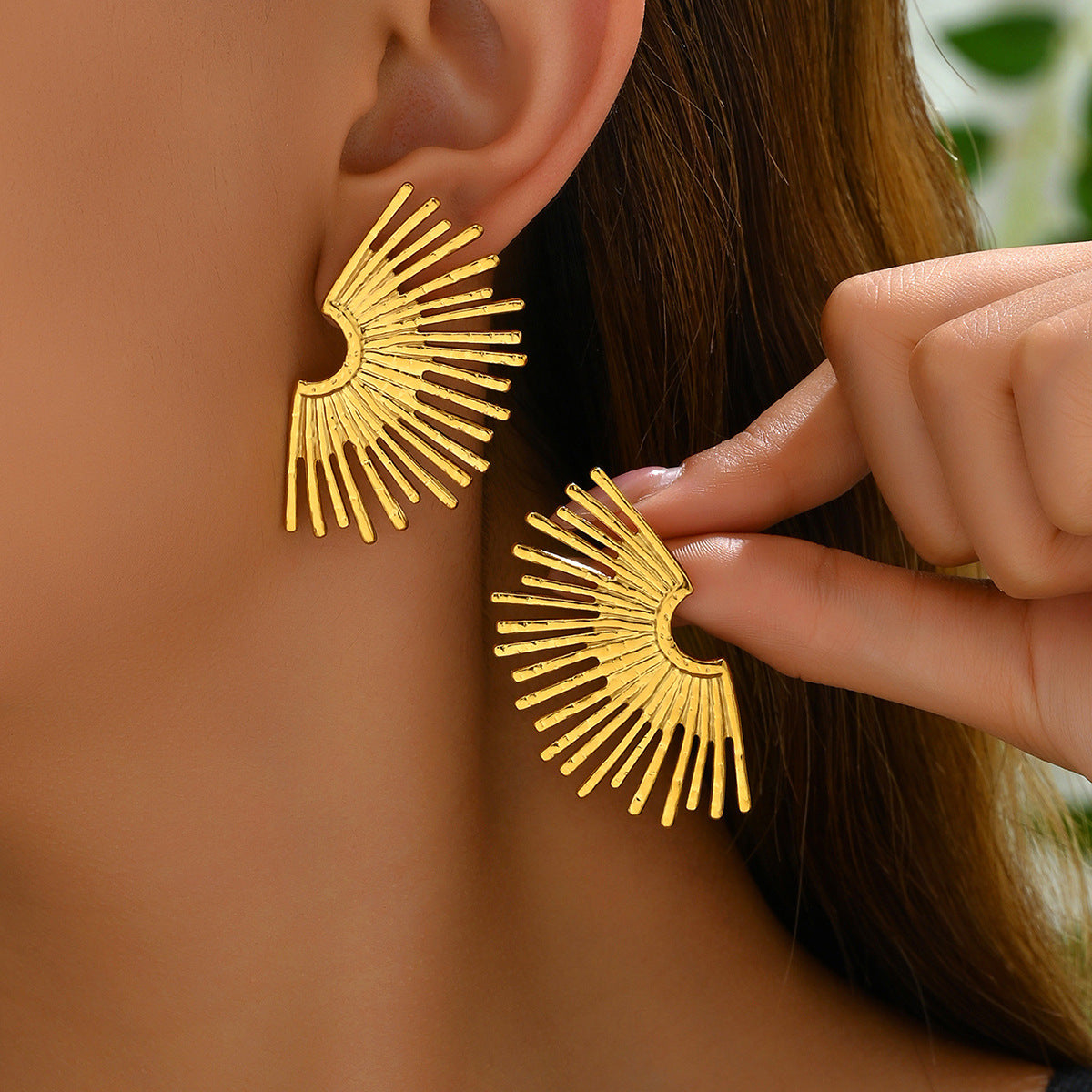 Niche Light Luxury Fashion Women Stud Earrings, Unique Exaggerated Fan Shape Design Earrings, 18K Gold Plated High-end Daily Ear Jewelry