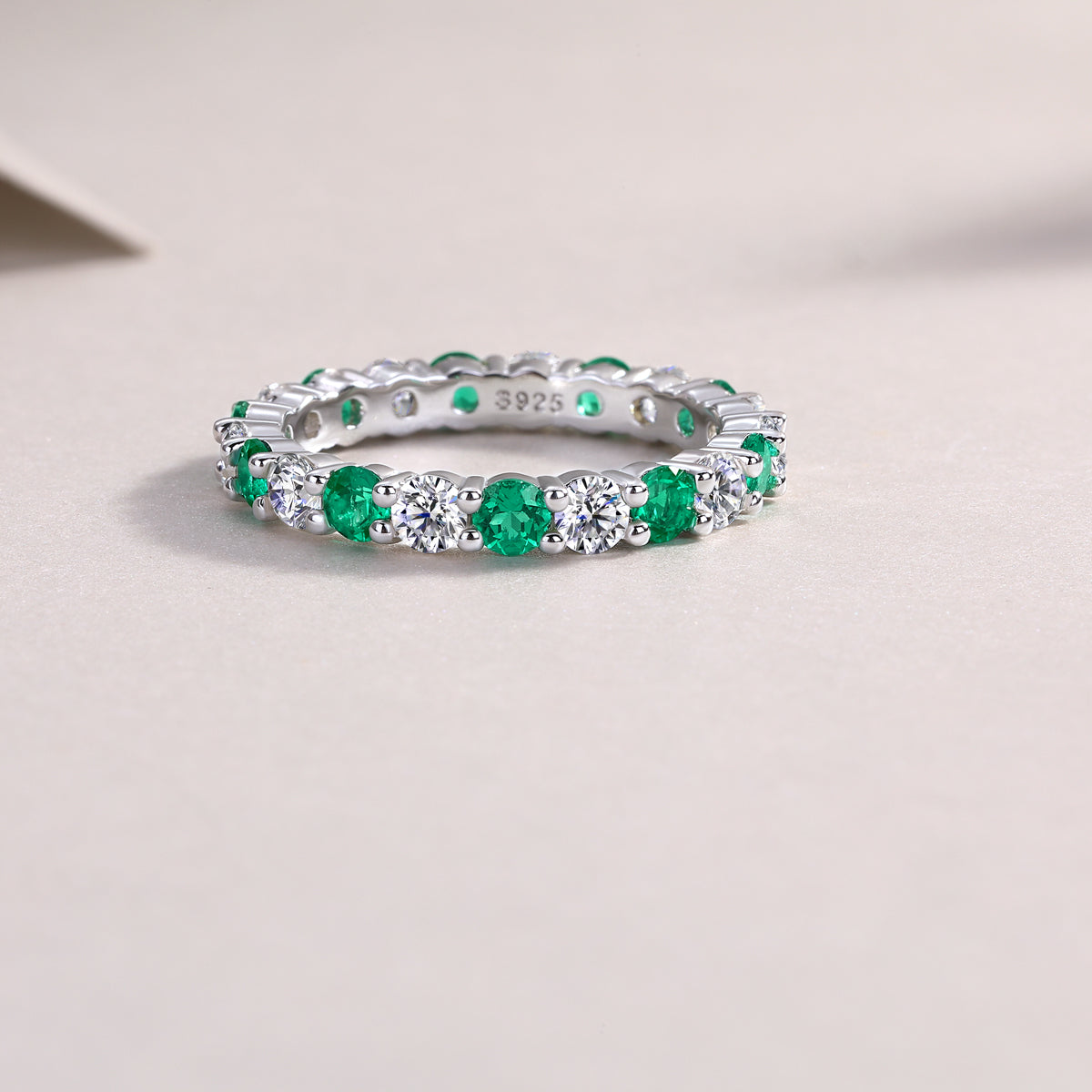 2.4g S925 Sterling Silver Platinum Plated Eternity Ring  Alternating Green & White Gemstone Band, Dainty Stackable Promise Ring For Women, Jewelry Gift Box Set
