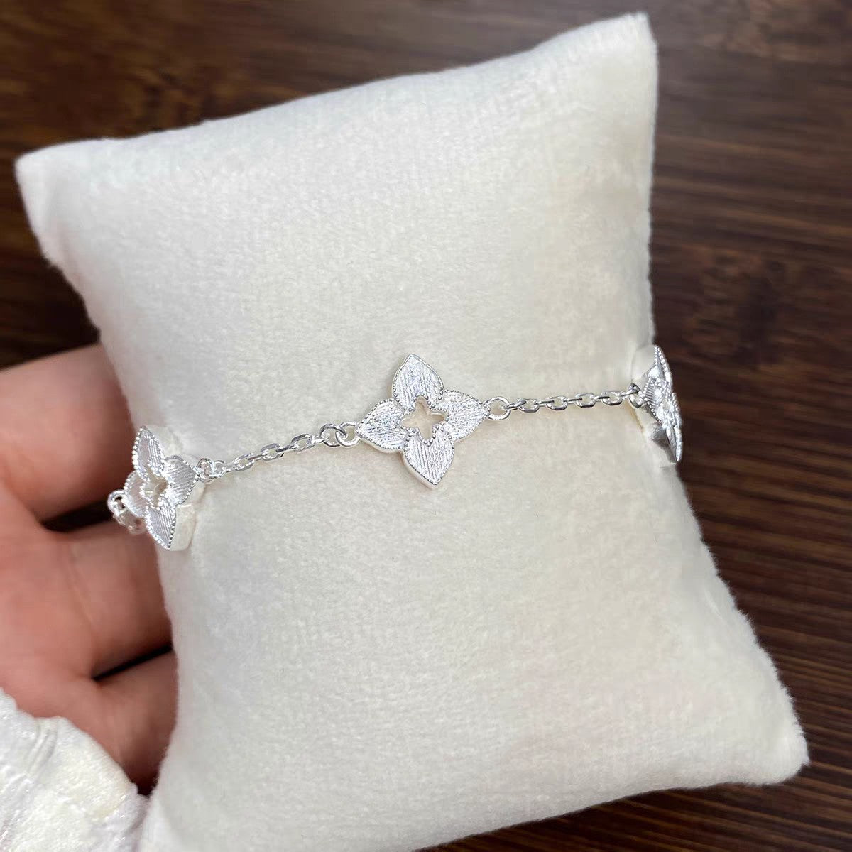 1pc 999 Sterling Silver Clover Charm Bracelet, Luxurious Minimalist Style, Perfect For Daily Wear And Valentine's Gift