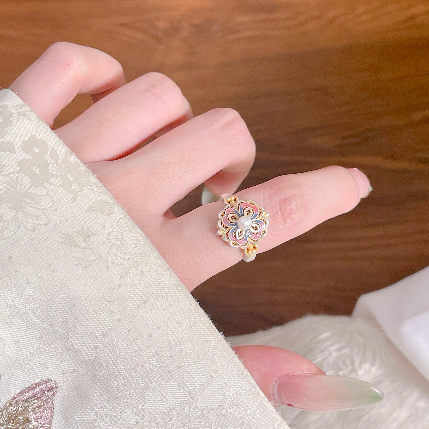1pcs 999.9 Sterling Silver Filigree Enamel Pearl Ring, Luxury Retro Style, Ideal For Birthdays & Holiday Gifts