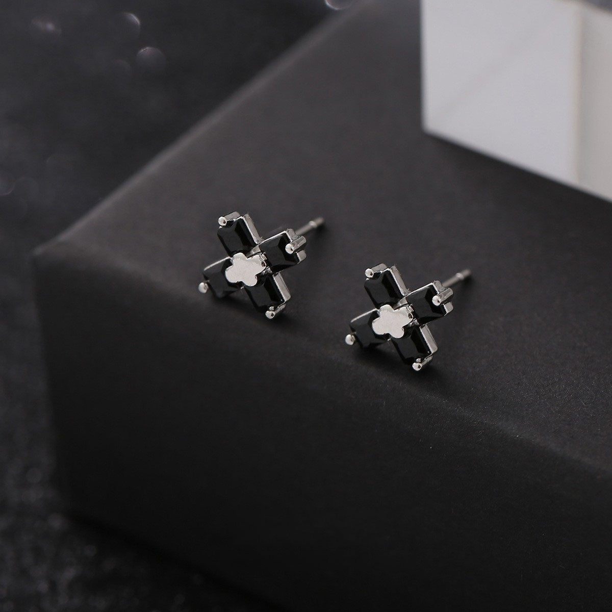 2026 Popular Fashion Stud Earrings For Him, Versatile High-End Daily Wear Earrings, Vintage Elegant Non Pierced Ear Clips For Her