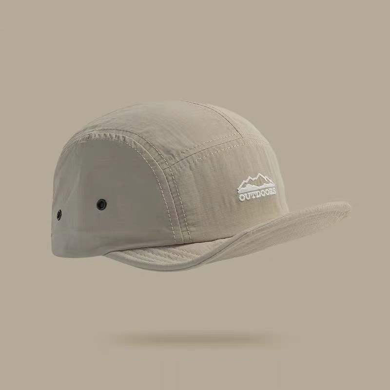 A Single-color Soft-brim Lightweight Quick-drying Fashionable Retro-style Letter Icon Baseball Cap, Suitable For Outdoor Activities In Spring And Summer.