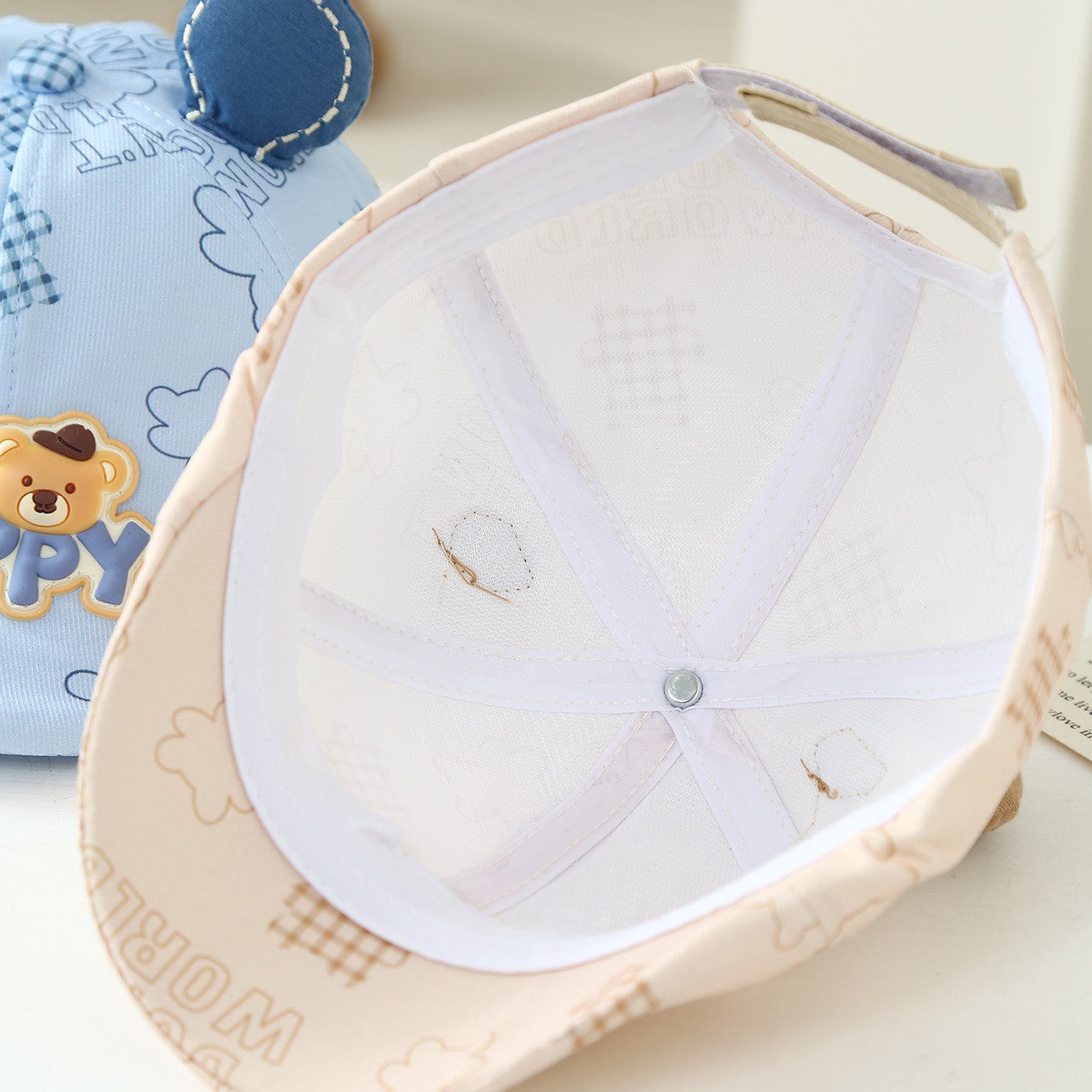 The Children's Three-dimensional Cartoon Teddy Bear, HAPPY, With Letter Patterns On It, Is A Cute And Casual Baseball Cap. It Is Suitable For Outdoor Travel And Shopping.