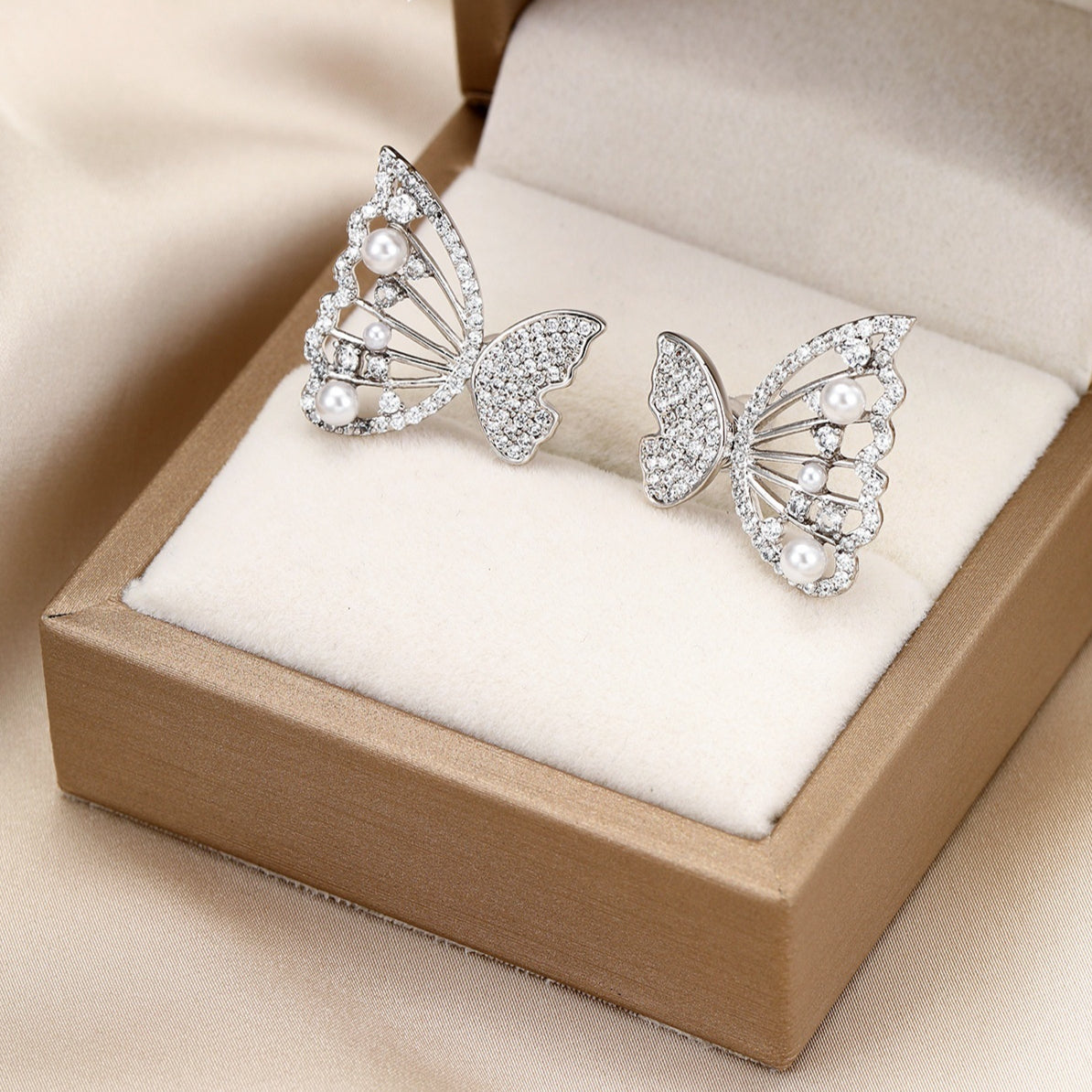 Imitation Pearl Women's Fashion Korean Style Temperamental Earrings