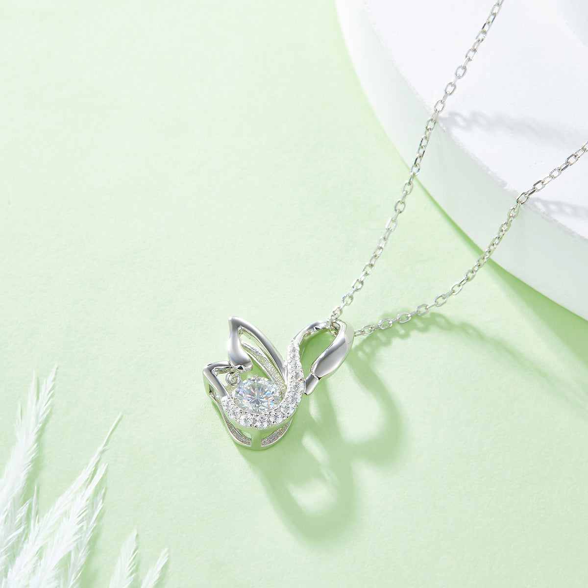 S925 Sterling Silver 0.5ct D Color VVS1 Moissanite Swan Pendant Necklace 45cm Platinum Plated Hypoallergenic GRA Certified Gift Box