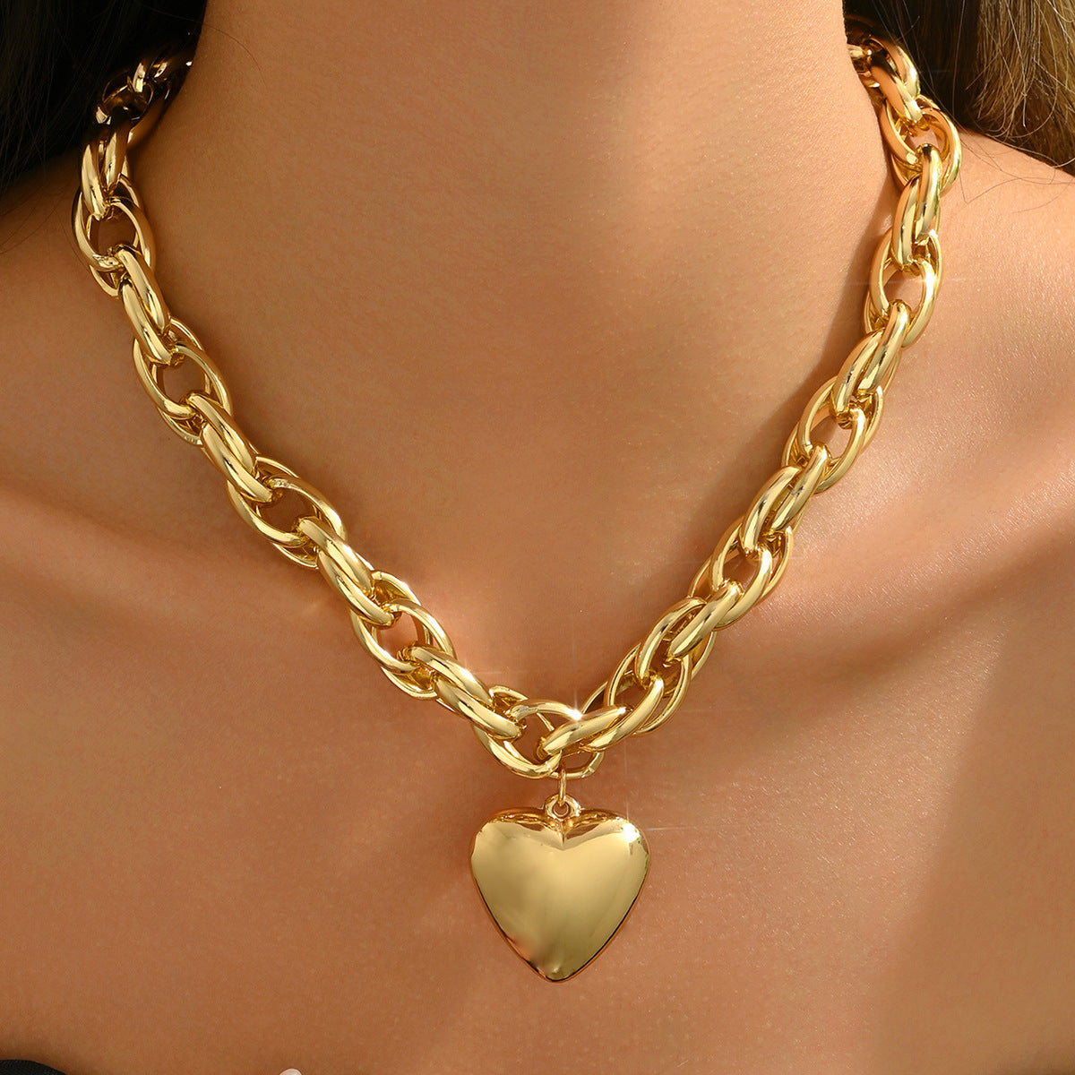 2026 New Arrival Cross-border European American Women Jewelry, Geometric Heart Shape Pendant Necklace, Versatile High-end Clavicle Chain For Ladies