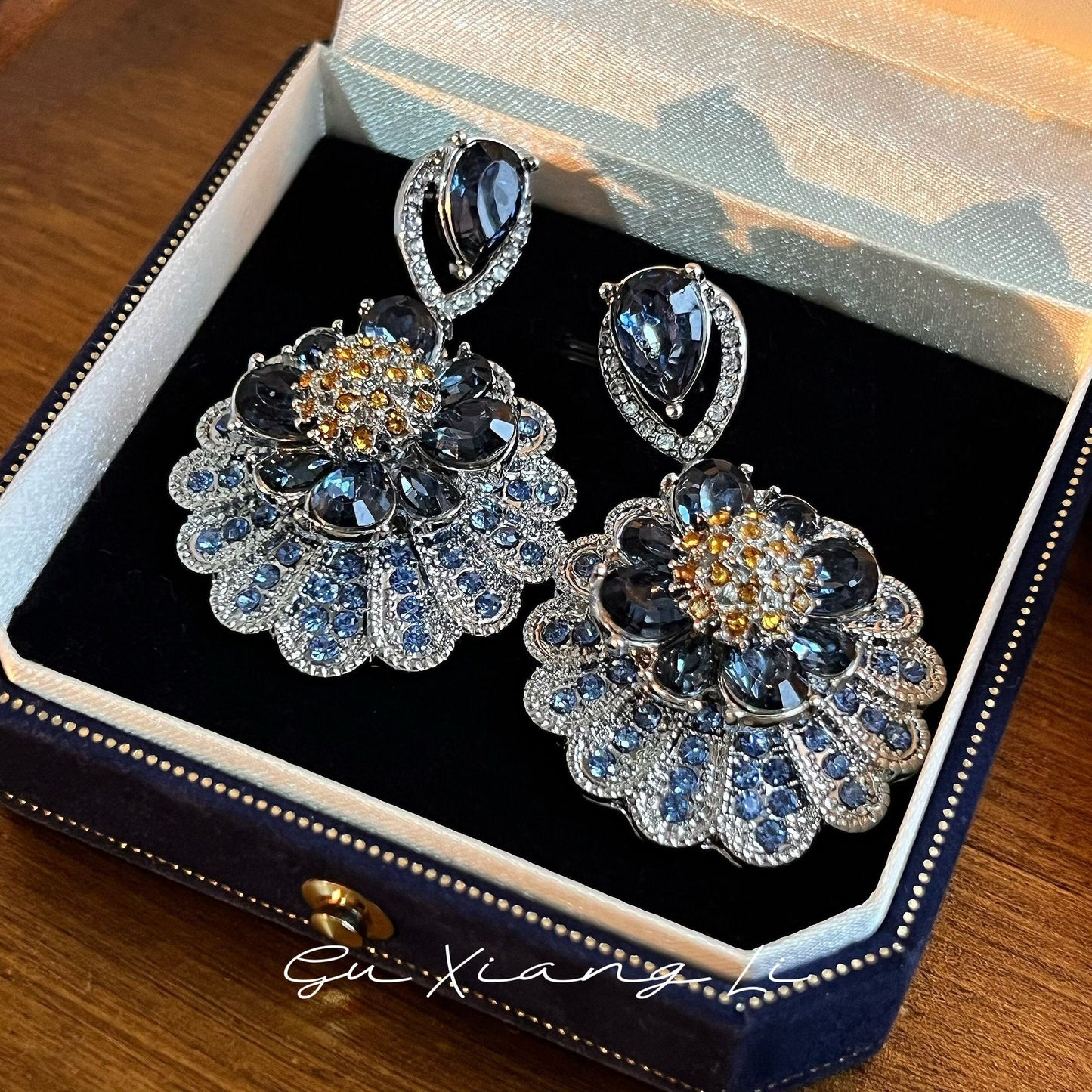Classic Vintage Clip-on Earrings In French Retro Style. Featured With Exquisite Micro Pave Craftsmanship, Shining Brightly With Premium Texture.