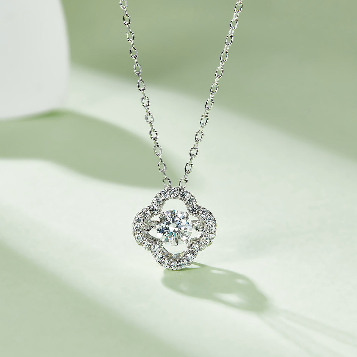 S925 Sterling Silver 0.5ct D Color VVS1 Moissanite Four-Leaf Clover Necklace 45cm Platinum Plated Pave Halo GRA Certified Gift Box