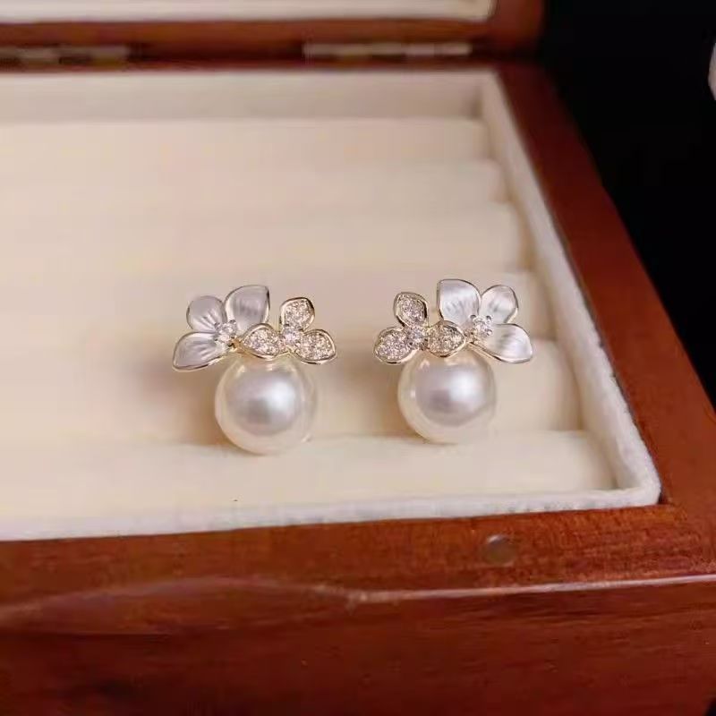 French Light Luxury White Enamel Pearl Flower Stud Earrings For Women, Exquisite Elegant Niche Designer Versatile Fashion Ear Jewelry