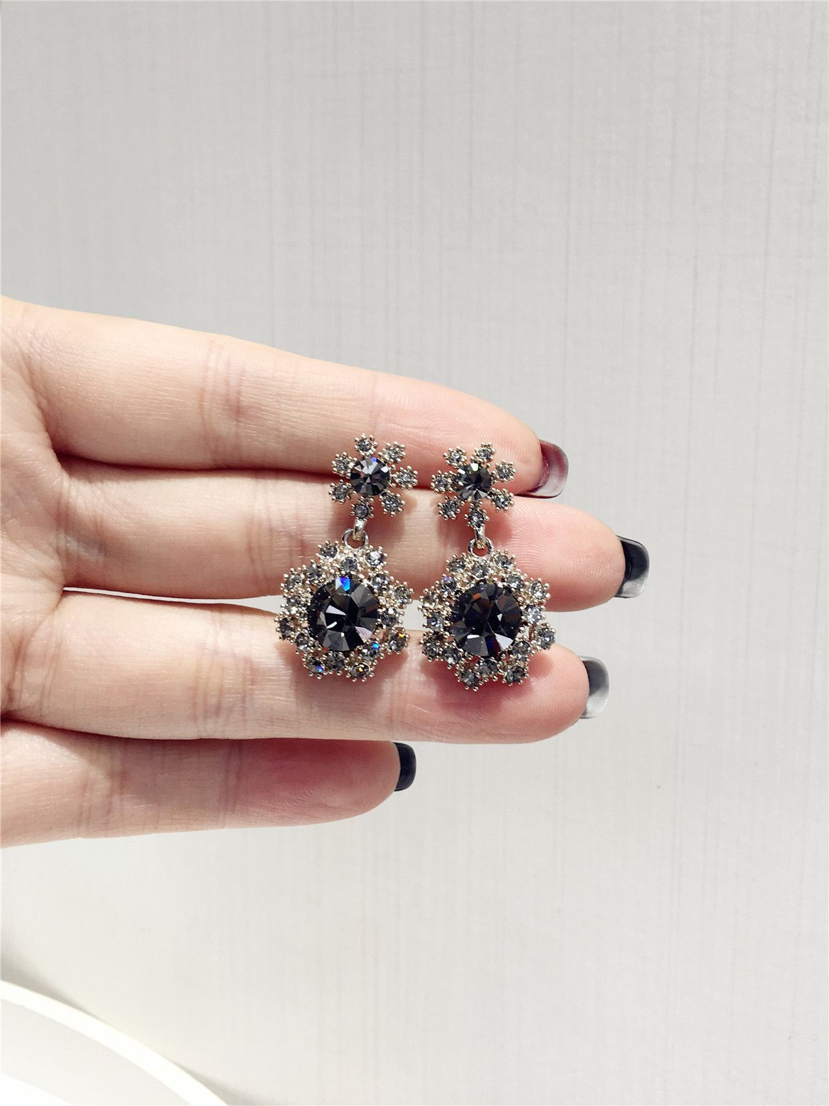 New Korean Style Vintage Antique Shiny Rhinestone Stud Earrings, Influencer Elegant Socialite Glitter Drop Trendy Jewelry For Women