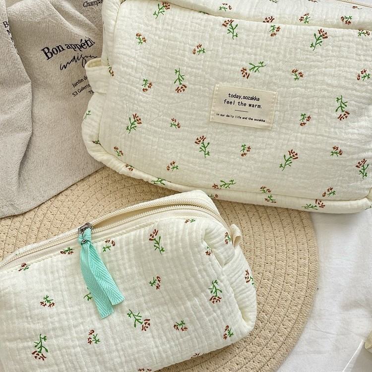Large Capacity Blue Crabapple Flower Makeup Bag