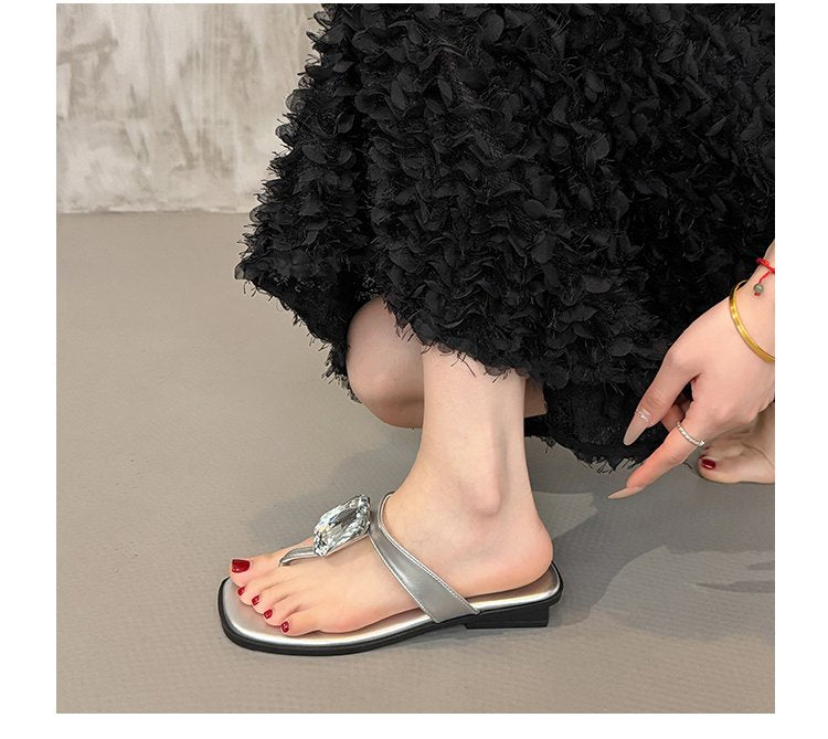 French Style Small Fragrant Slippers For Women's Summer Outdoor Wear, Internet Famous Fashion Rhinestone Flat Bottomed Beach Sandals