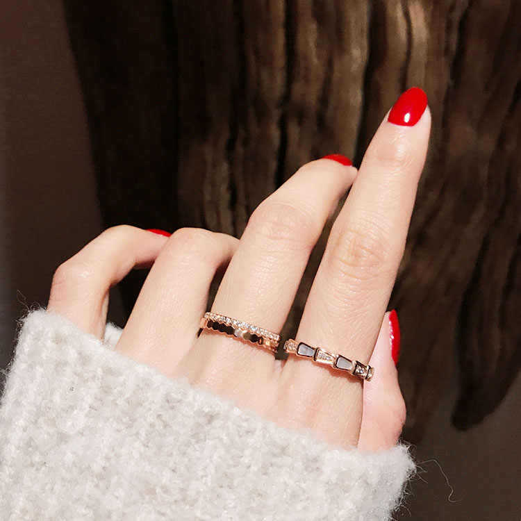Diamond White Fritillaria Titanium Steel Plated 18K Rose Gold Snake Bone Snake Ring Women's Food Finger Ring Chic Cyber Celebrant