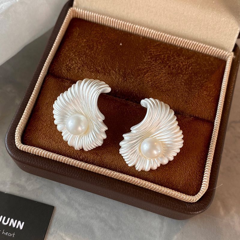 2026 New Fan-Shaped Pearl Earrings, High-End Light Luxury Unique Elegant Irregular Matte Finish Women Ear Jewelry