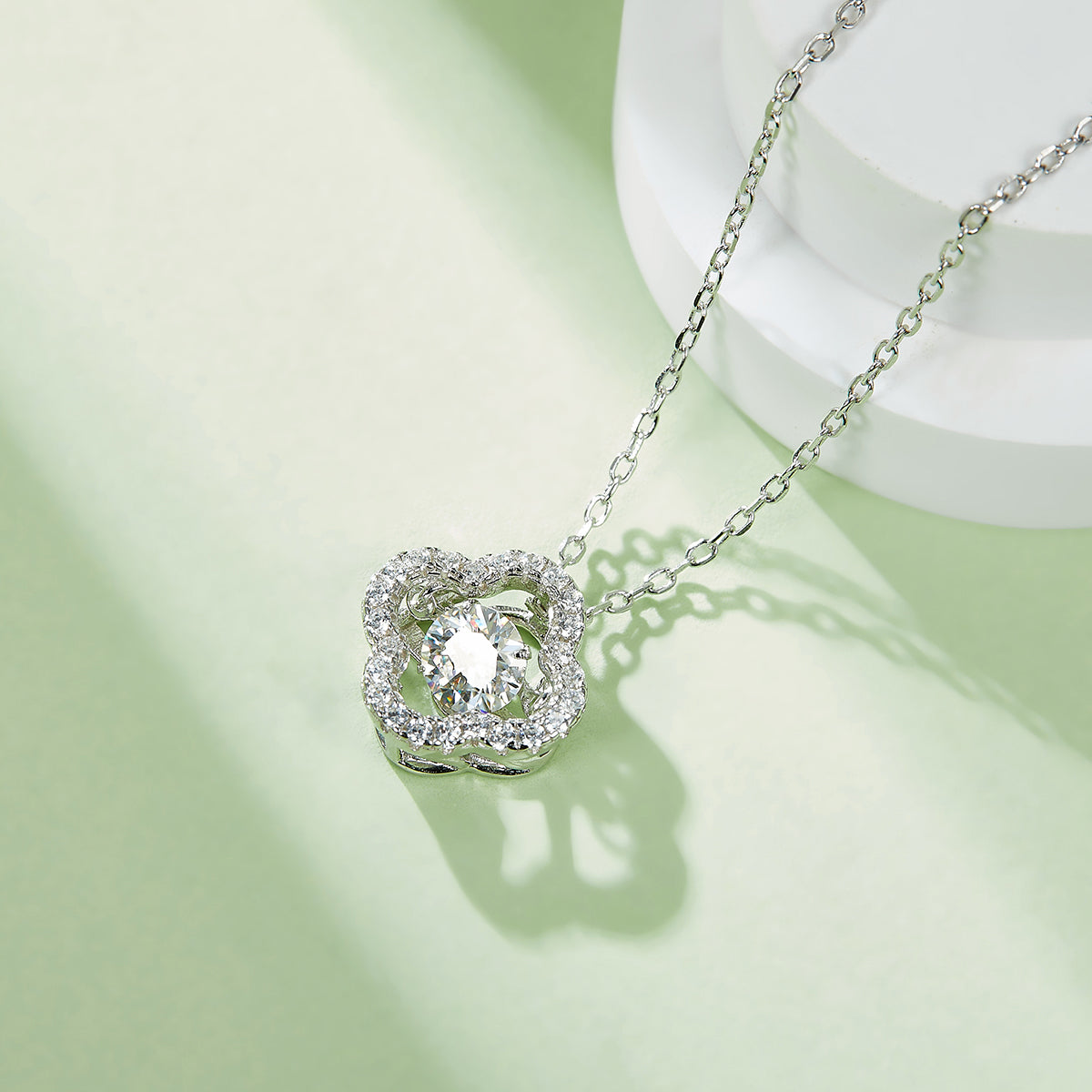 S925 Sterling Silver 0.5ct D Color VVS1 Moissanite Four-Leaf Clover Necklace 45cm Platinum Plated Pave Halo GRA Certified Gift Box