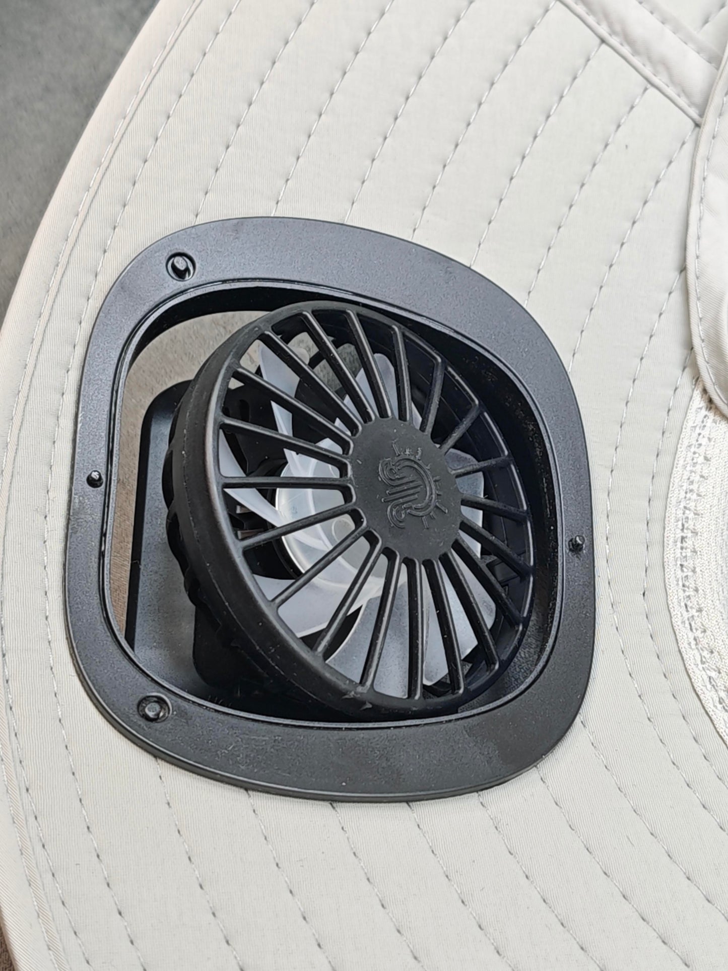 Portable Outdoor Sun Hat With Built-in Cooling Fan Wearable Design, Ideal For Outdoor Activities