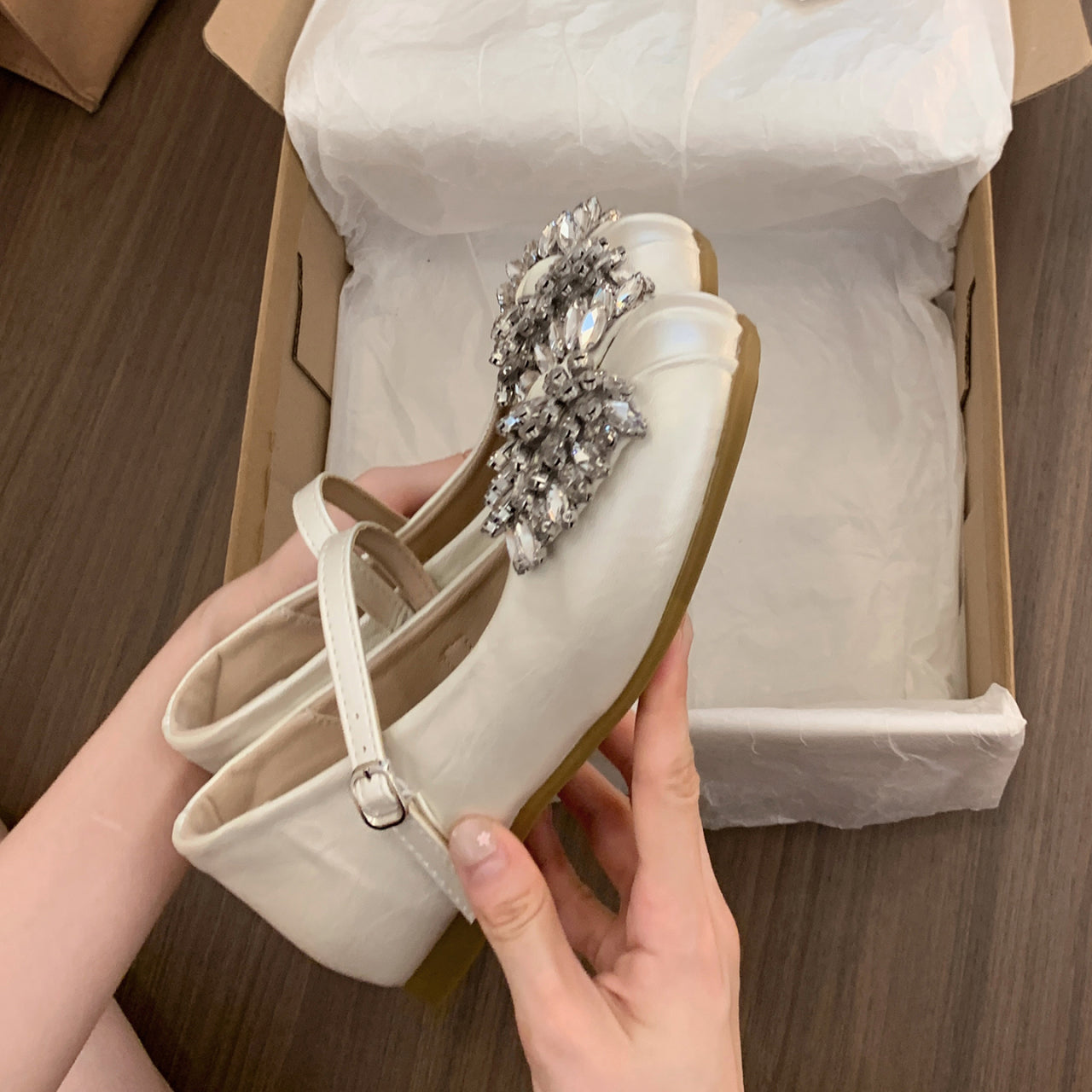 In Stock Women's Mary Jane Flats With Rhinestone Bows, 2026 New Spring Summer Gentle Evening Style Shallow Mouth Soft Sole Leather Shoes